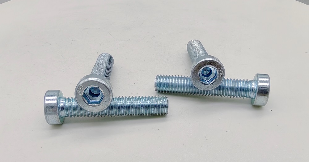 Làm thế nào để sử dụng DIN6912 Hình lục giác bên trong với lỗ hướng dẫn lỗ ngắn hình trụ hình trụ?