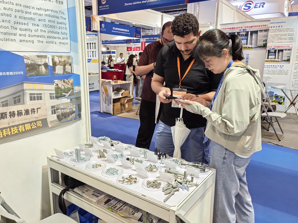 Công nghệ Tân Hoa Xã chiếu sáng tại Triển lãm Công nghiệp Fastener quốc tế Thượng Hải năm 2025, thảo luận về tương lai của ngành công nghiệp.